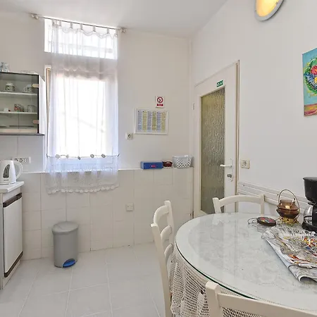 Smilja 2305 Daire Pula